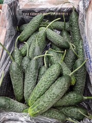 Na półce duży sklep z owocami i warzywami. Wege. 