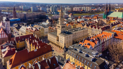 Widok na ratusz i Stare Miasto w Opolu. 