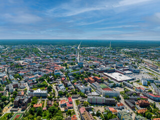 Włocławek widok z drona z powietrza na stare miasto, plac wolności oraz osiedla mieszkalne w Polsce