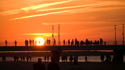 Zachód słońca nad morzem, molo w Kołobrzegu