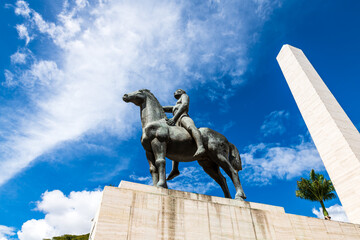 Caracas, Venezuela: statue along the 