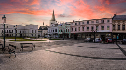 Rynek starego miasta Karwina w Czechach zimą 
