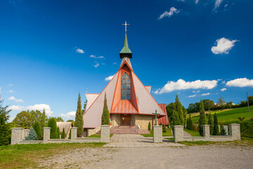 Kościół we wsi Stara Wieś w gminie Grybów.