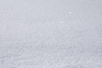 mieniący się śnieg, zima, bałe brokatowe tło, błyszczące białe tło 