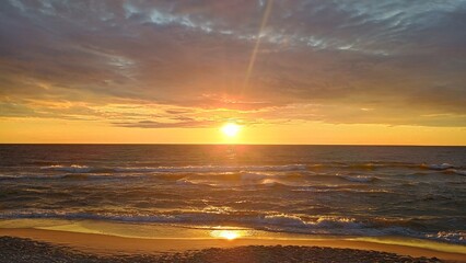 Magiczny zachód słońca w Rowach - Polskie Morze Bałtyckie