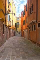 Wąskie uliczki w centrum wWenecji