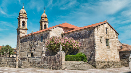 Iglesia de San Benito de arquitectura románica en la villa de Cambados, provincia de Pontevedra, España