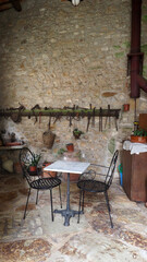 włoskiem miasteczko w górach we mgle