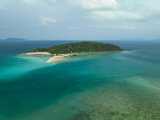 Ko Kham is a small island near Ko Mak, in Trat Province, eastern Thailand. It has beautiful white sand beach and cristal clear waters.