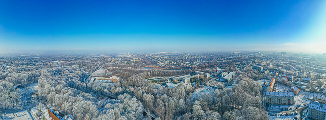 Miasto przemysłowe na Śląsku w Polsce, Jastrzębie-Zdrój. Panorama zimą z lotu ptaka.