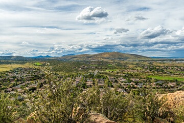 a view of green landscape in Prescott valley Arizona in the summer 